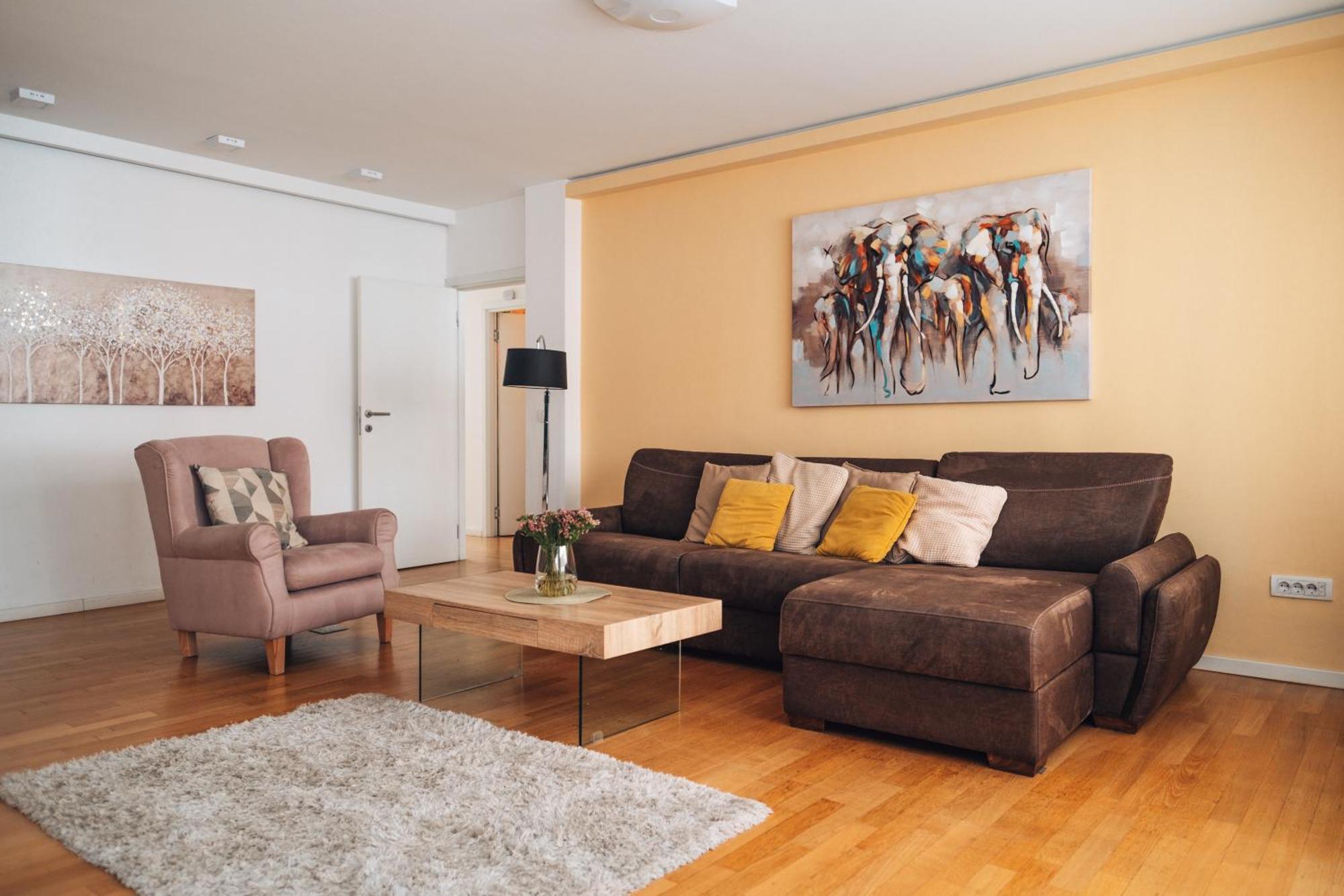 Crown Central Three Bedroom Apartment Belgrade Exterior photo